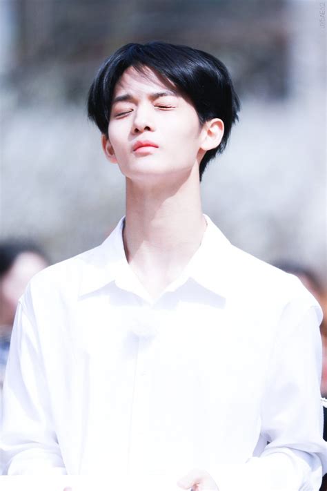 Pin oleh 🌙 di BAEBAEJ