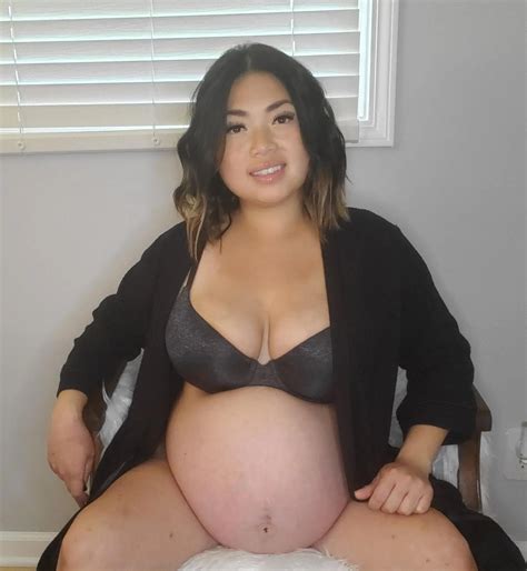 Baby soft skin, huge titties, and pregnant belly 😘 | Scrolller