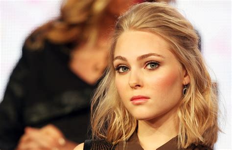 Annasophia Robb Shoulder Length Hair