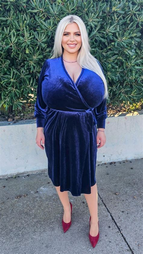 Nina Phoenix 👑 (u/ninaphoenix_) - Reddit