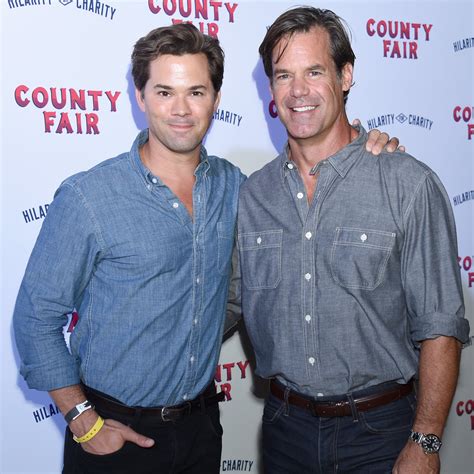 De onbekende waarheid over de vriend van Andrew Rannells, Tuc Watkins.