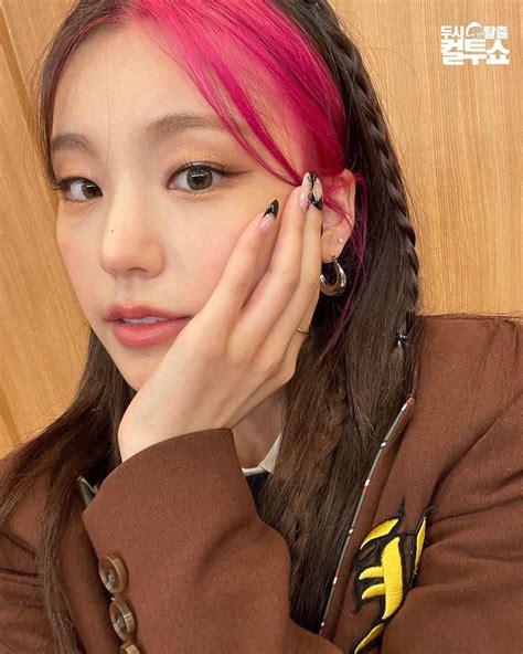 itzy pics  twitter pink hair beauty hair styles