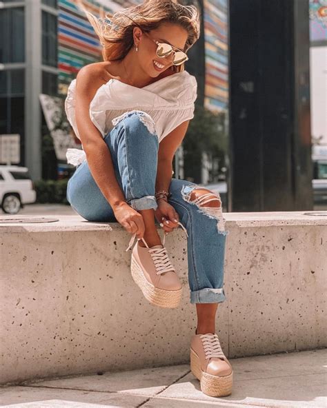 Outfit With Pink Sneakers- 20 Ways To Wear Pink Sneakers | Pink ...
