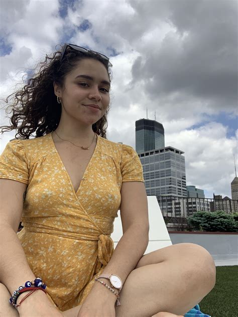 I love wearing sundresses in the summer : r/braless