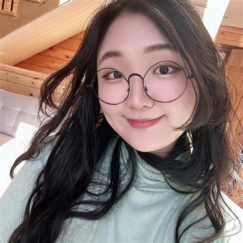 Aroomi Kim - Aroomi Kim added a new photo.