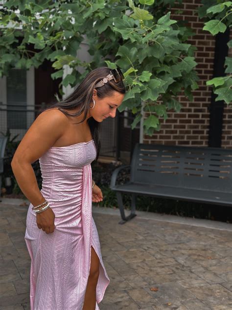 Can a gym girl still wear a dress? : r/offseasonthickness2