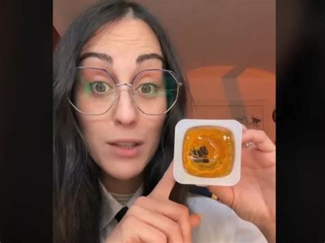 Una piloto demuestra con gelatina por qué no hay que tener miedo a las