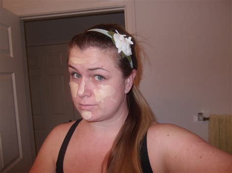 Mommy like Whoa: Tutorial Tuesday : Flawless Face Makeup!