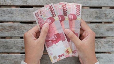 kenali perbedaan uang asli  palsu   bisa dilakukan