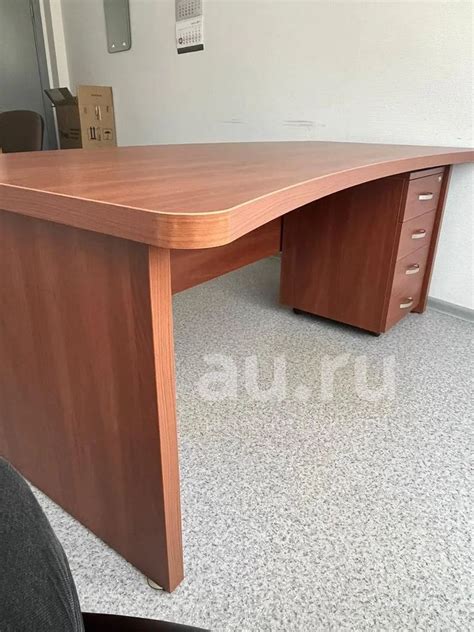 Письменный офисный стол руководителя с тумбой — купить в Красноярске ...