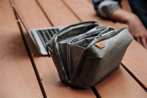 Best Buy: Peak Design Tech Pouch Sage BTP-SG-1