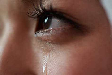 Olhos Lacrimejando E Nariz Escorrendo