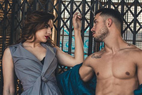 Photo De L'homme Et De La Femme Se Regardant · Photo gratuite