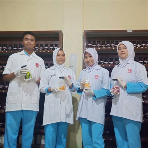 Farmasi Klinis dan Komunitas (FKK) – SMK TEKNOMEDIKA PLUS
