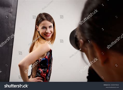 32,053 Model Poses Photographer Images, Stock Photos & Vectors ...