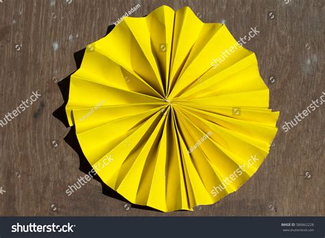 Fold Paper Into Circle Origami Yellow Stock Photo 586862228 | Shutterstock