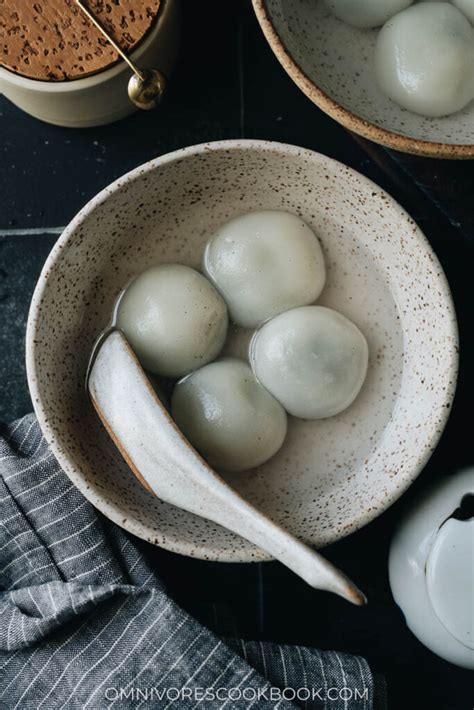 Black Sesame Sweet Rice Balls (黑芝麻汤圆, Tang Yuan) - Omnivore's Cookbook