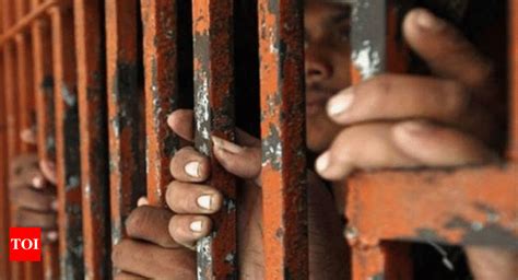 Indian jails: Jails overcrowded up to 600 times: SC slams states ...