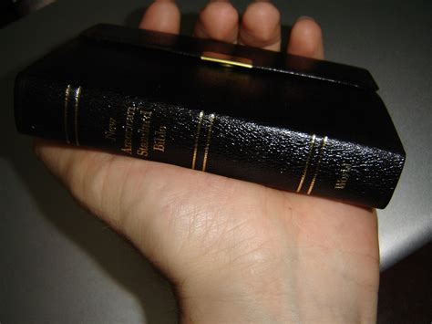 NASB Pocket Bible '95 / Words of Christ with Red / Black Bonded Leather ...