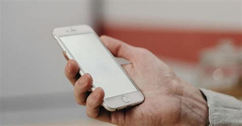 Стоит ли ставить iPhone на режим энергосбережения – какие плюсы и ...