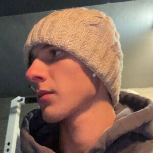 isight age bio family famous birthdays