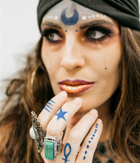 Halloween Makeup Ideas for the Adults with Tiana Rae Holiday – Beijos