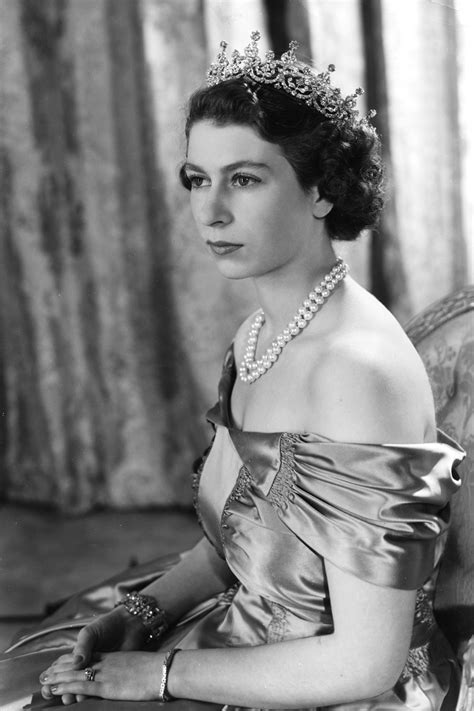 In Photos: The British Royal Family Through the Years | Young queen