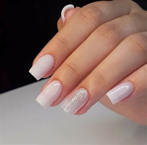 Unhas Claras Com Brilho - Unha clara com brilho | Unha noivas, Unhas brancas com glitter, Unha ...