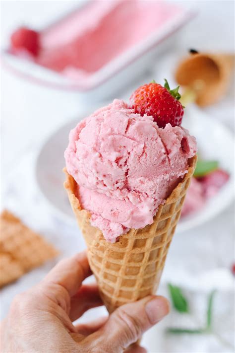 ben  jerrys ice cream easy strawberry sundae recipe ice cream