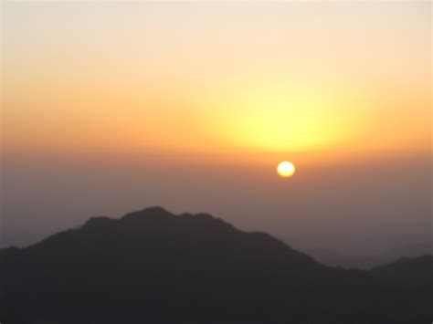 Sal y luz para un mundo en tinieblas - Instituto Bíblico Claretiano de