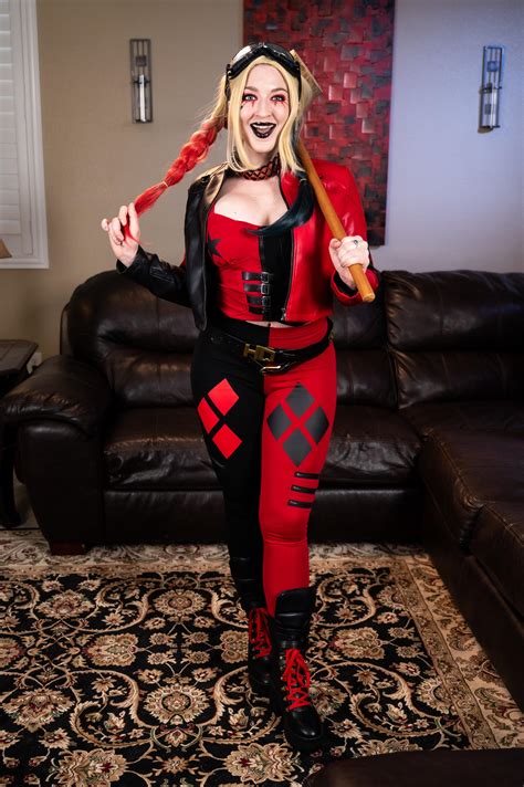 Leya Falcon as Harley Quinn : r/cosplaygirls