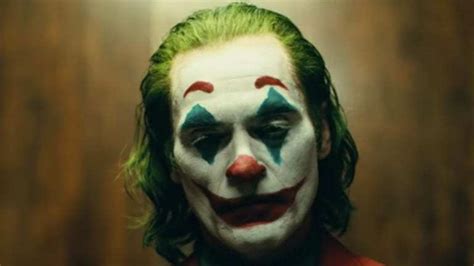 Coringa Forçando Sorriso