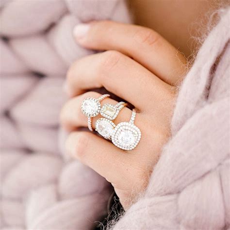 signet jewelers sees loss widen  sales growth