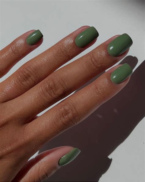 Olive Green Nails Are Autumn's Most-Elevated Manicure Trend | Who What Wear