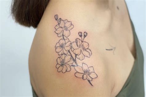 80+ Meaningful Shoulder Tattoos for Women - Nomi Chi