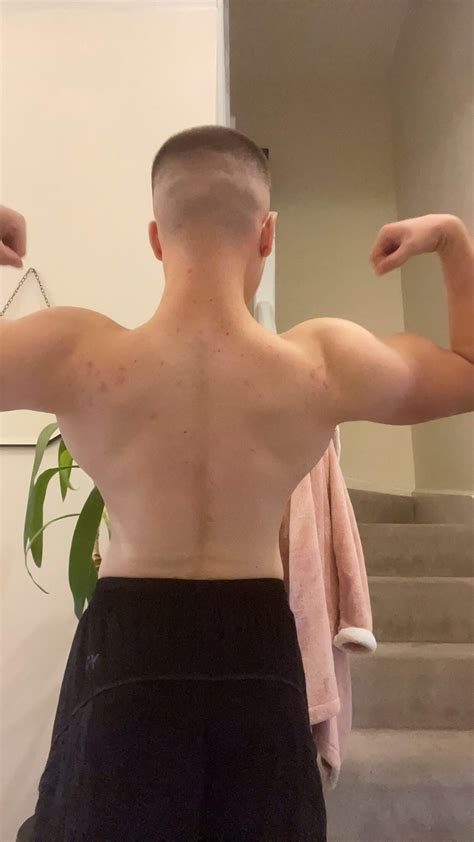 Do I have a narrow clavicle? : r/BulkOrCut
