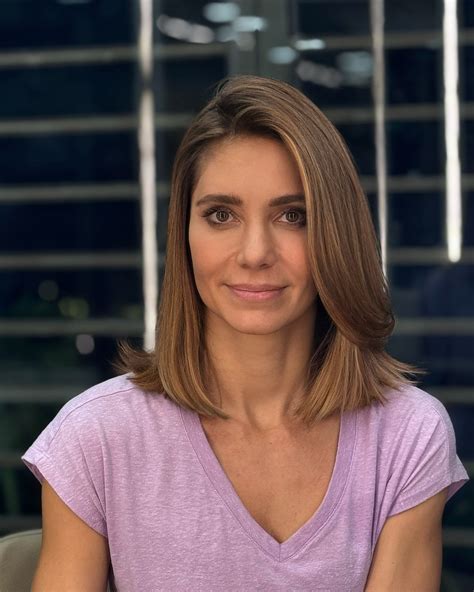 Shoulder length bob hairstyles with layers are the top summer trend 7