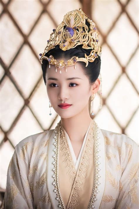 𝚃𝚑𝚞 𝙰𝚗𝚢𝚊🌻 adlı kullanıcının Thả Thí Thiên Hạ | 且试天下 panosundaki Pin