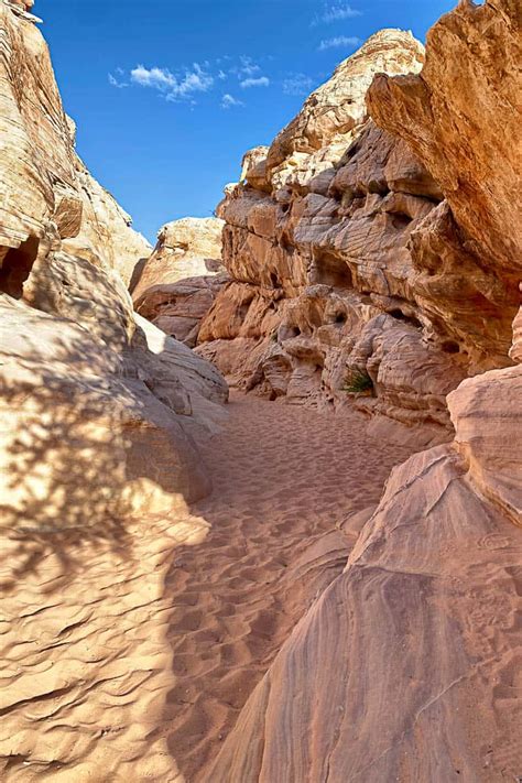 White Domes Trail (Valley of Fire, NV) - Champagne Tastes®