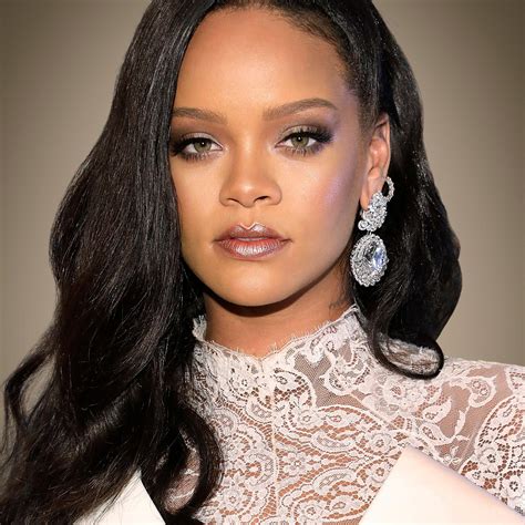 Rihanna dévoile son premier selfie de 2020 sans maquillage (photo)