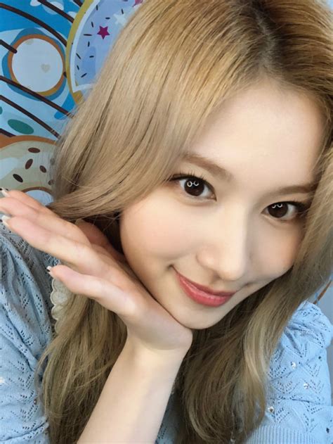 sana pics on Twitter | Kpop girls, Forever girl, Minatozaki sana
