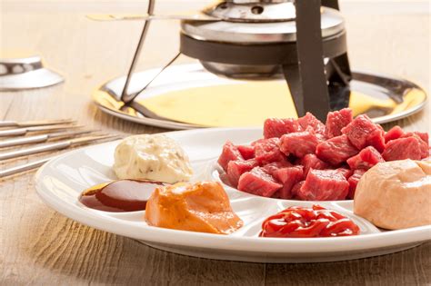 How to make meat fondue with oil