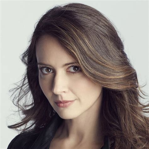 Uncovering The Star Power Of Amy Acker: Her 2021 Net Worth Revealed
