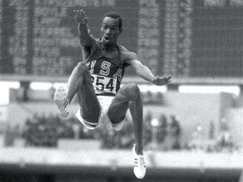 Beamon Antes E Depois - Beamon Voador e o Salto em Distância dos Jogos de 1968 - Surto Olímpico