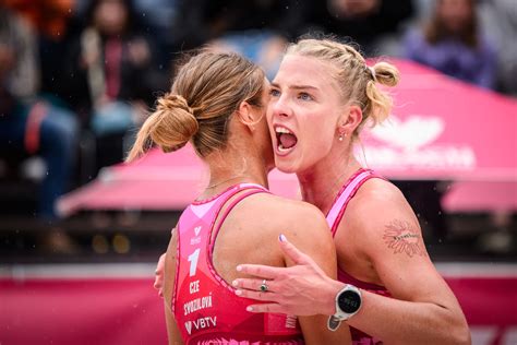Strong day takes Svozilova and Štochlová to the quarterfinals in Alanya