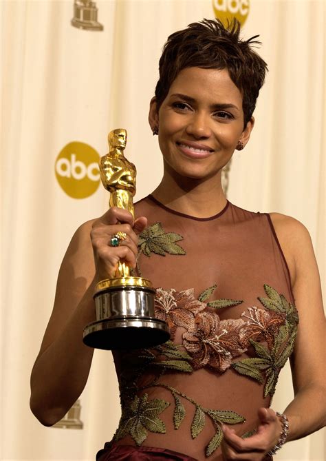 The 34 Most Iconic Pixie Cuts of All Time | Halle berry, Oscars beauty