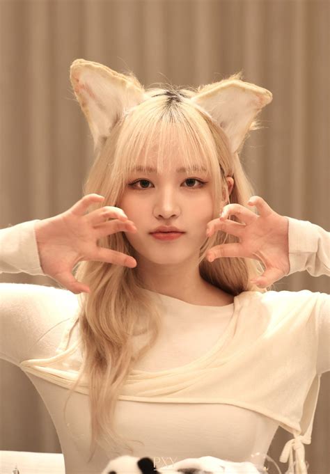 Pin by Toey Toey Toey on คนดัง in 2024 | Liz, Girl, Liz lee