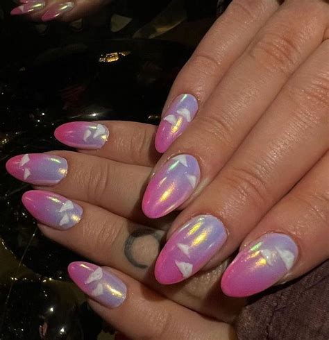 Seashell Nails Are Mermaid Meets Fairycore—And Summer's Coolest Nail ...