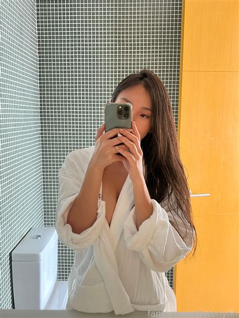 Waterlynn : r/twitchasians