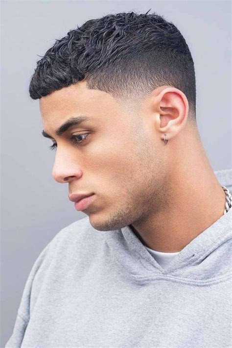 Style Rambut Pria yang Cocok buat Bapak Cukur Rambut